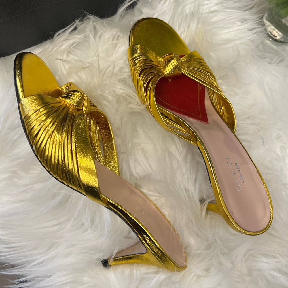 Gucci kitten heels, gold.